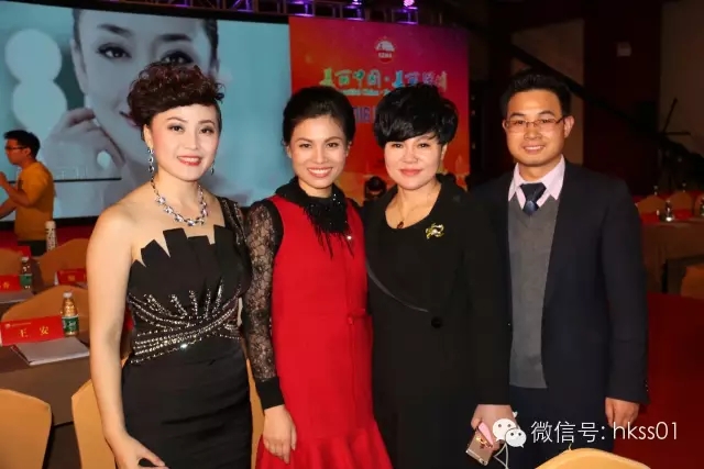 �������f�����L��ʢ�����F�����L�����AŮʿ�����F�e�y�A���WԺ������У�L��ͬ��ϯ�˱������